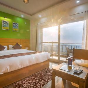 Deluxe Double or Twin Room Mountain View
